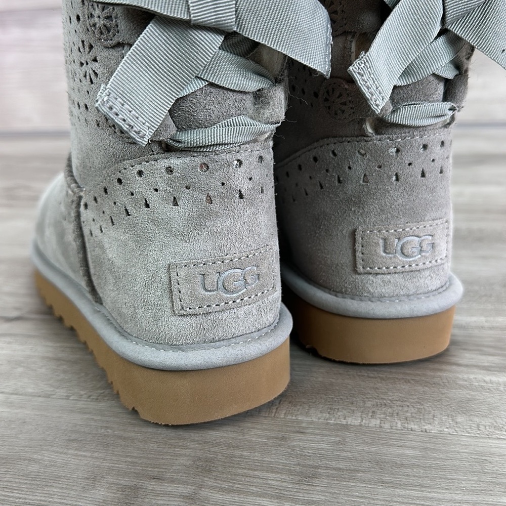 🍁 UGG 🍁 Women's Da Sunshine Perf
Drizzle Suede Boots - Picture 16 of 16